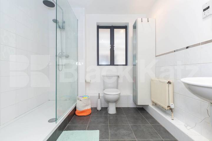 3 bed 2 bathroom property located within a gated developement in Holloway Tollington Way, Holloway
